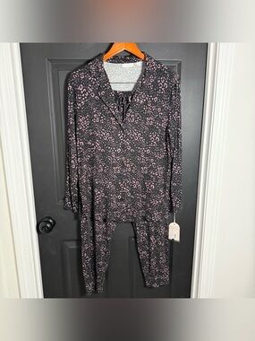 Black & Pink Leopard-Print Women's Pajama Set - Long Sleeve Top & Pants